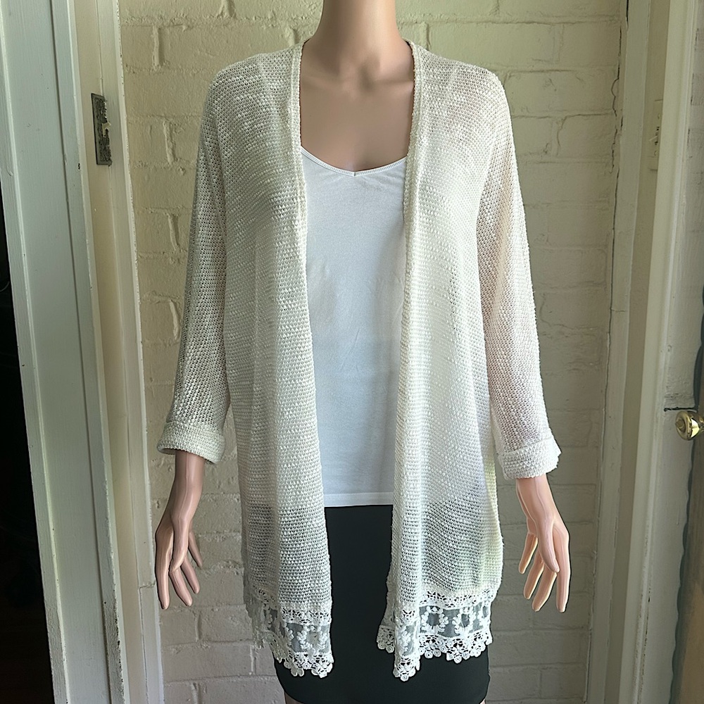Forever 21 size medium cream and white colored boho comfy stretch lace